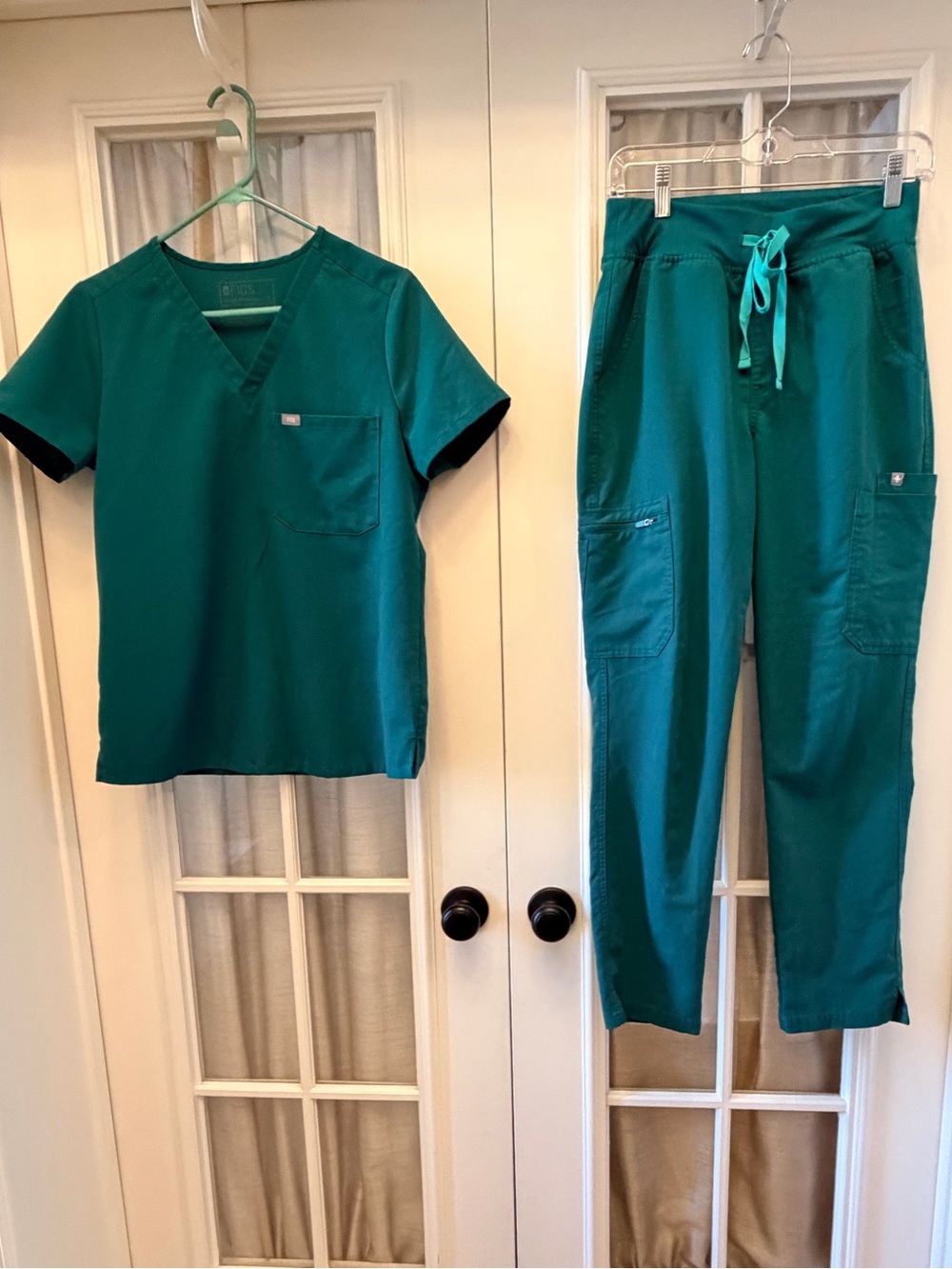 SMALL Three- Piece Women’s Small Scrub Set EUC